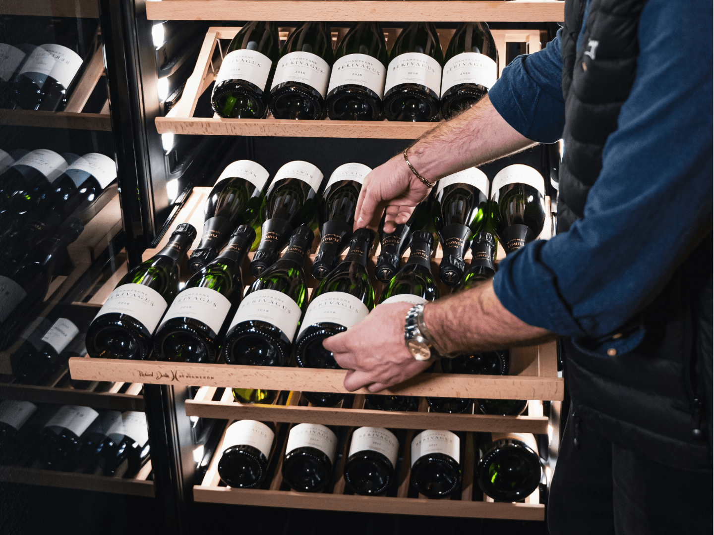 Fristående vinlagringsskåp 