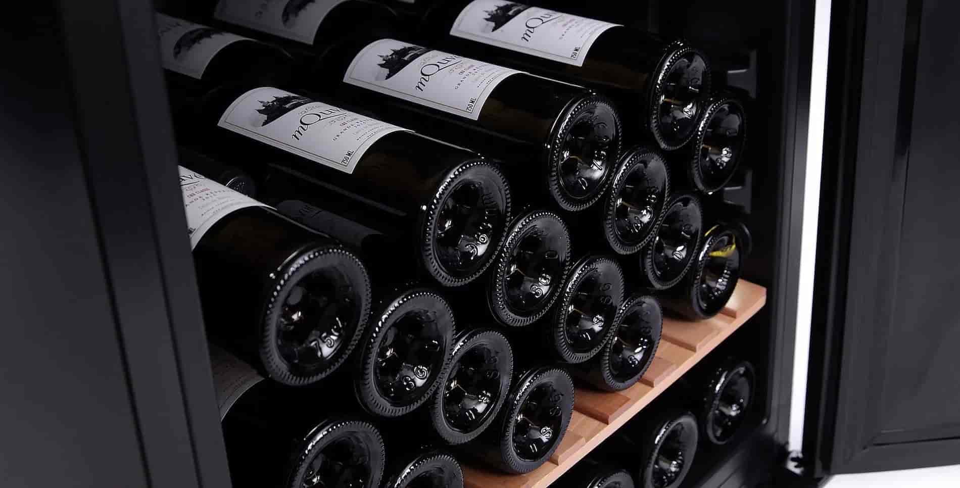 mQuvée vinlagringsskåp, WineStore 82 Svart mQuvée vinlagringsskåp, WineStore 82 Svart